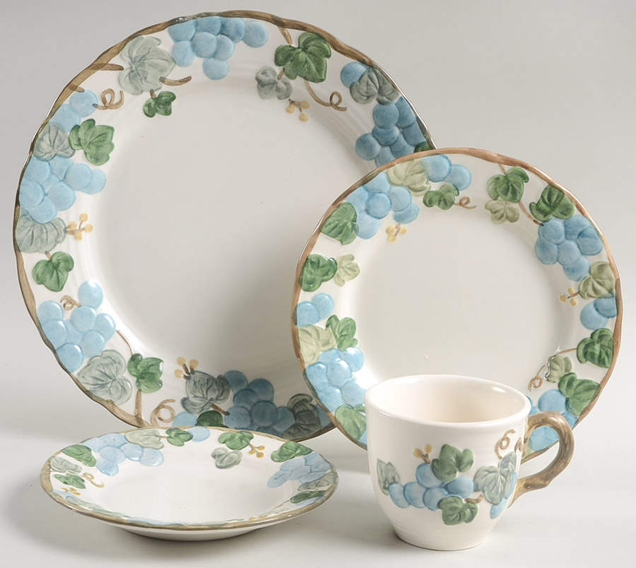 Sculptured Grape 4 Piece Place Setting by Metlox - Poppytrail - Vernon-1