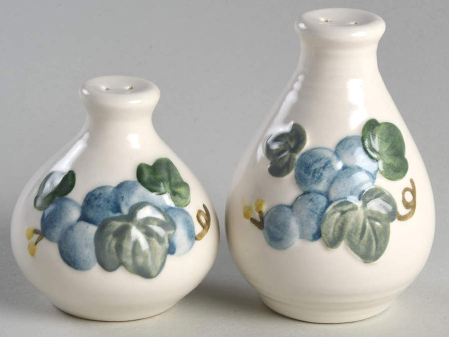Sculptured Grape Salt & Pepper Set by Metlox - Poppytrail - Vernon-1