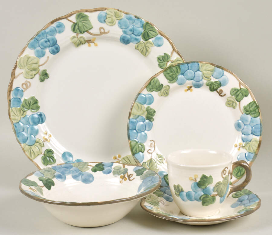 Sculptured Grape 40 Piece Estate Set by Metlox - Poppytrail - Vernon-1