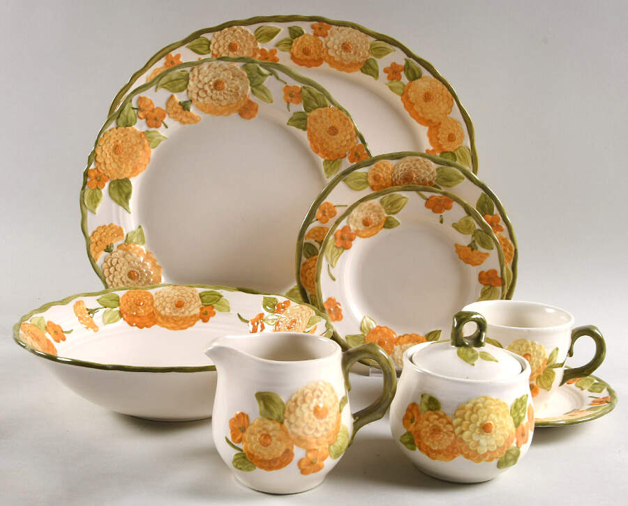 Sculptured Zinnia 45 Piece Starter Set by Metlox - Poppytrail - Vernon-1