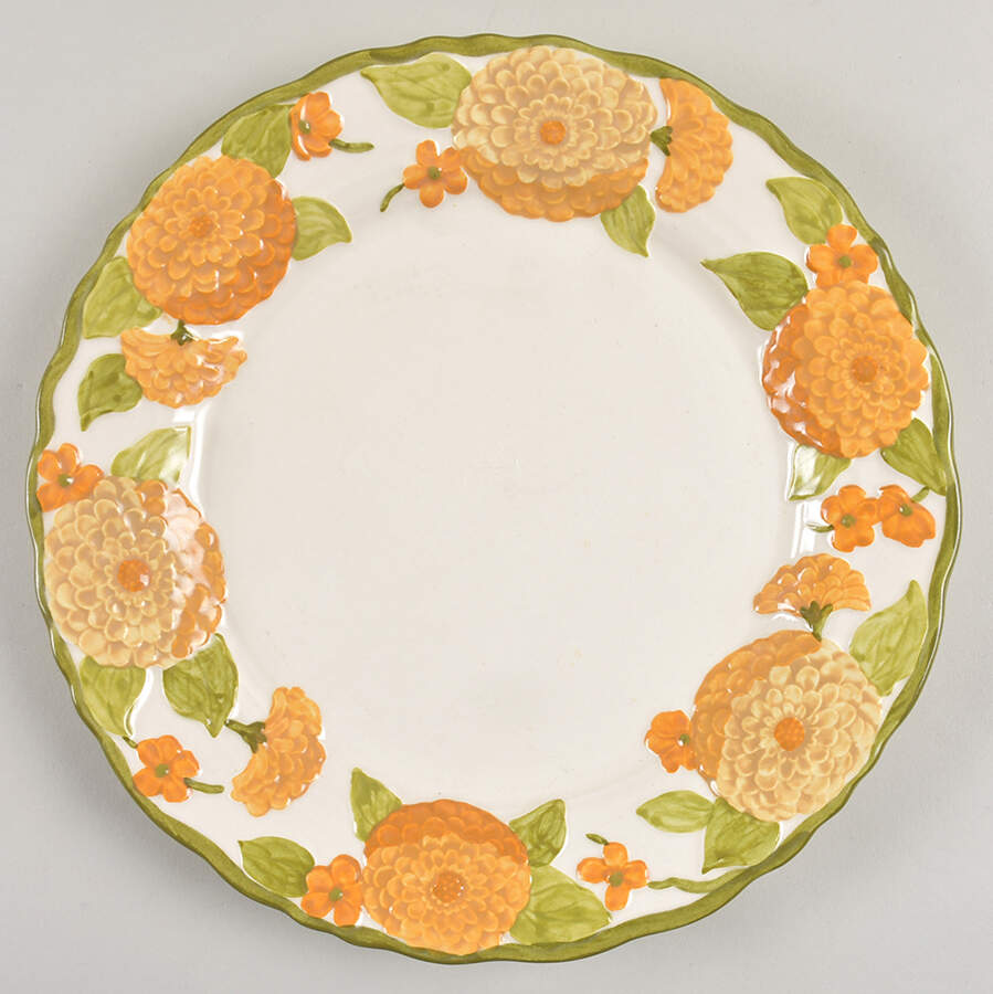 Sculptured Zinnia Dinner Plate by Metlox - Poppytrail - Vernon-1
