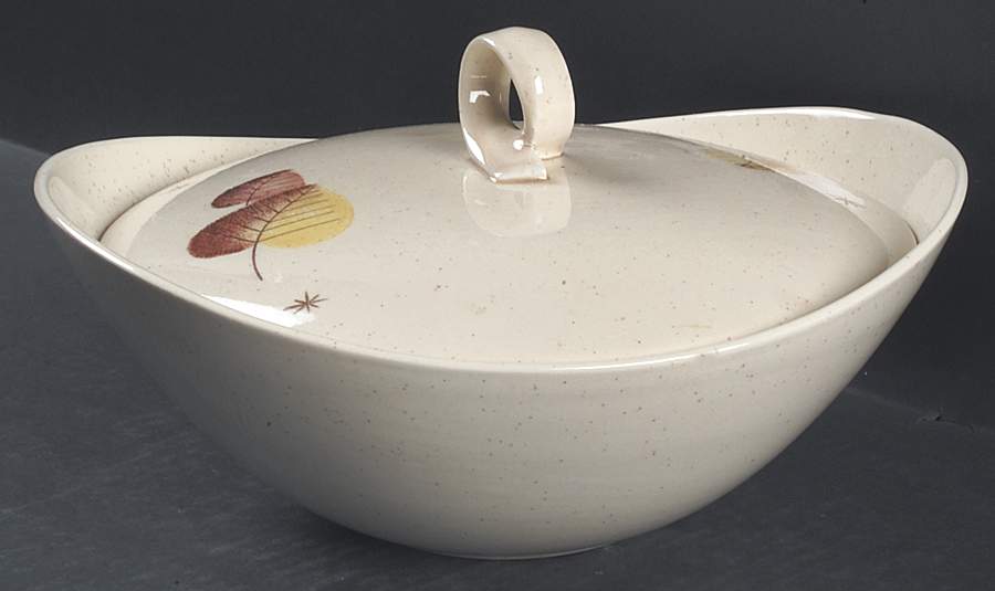 Sherwood 1.5 Qt Round Covered Casserole by Metlox - Poppytrail - Vernon-1