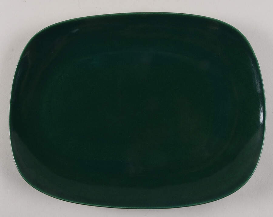 Shoreline Green 13" Oval Serving Platter by Metlox - Poppytrail - Vernon-1