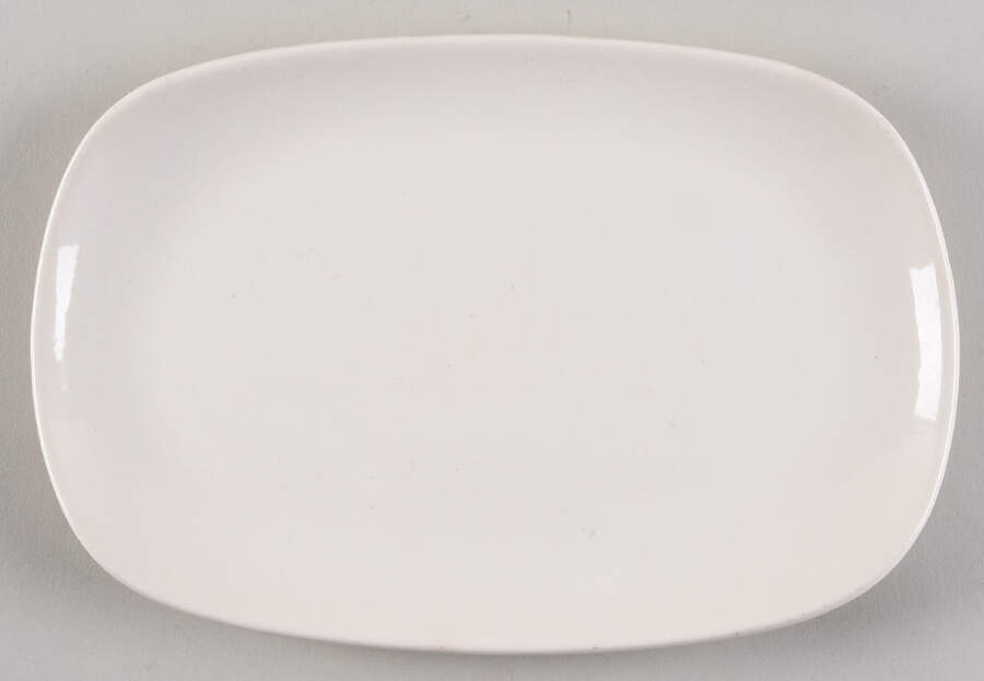 Shoreline White 9" Oval Serving Platter by Metlox - Poppytrail - Vernon-1