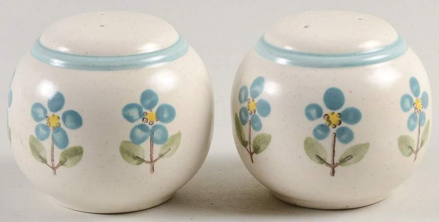 Springtime Salt & Pepper Set by Metlox - Poppytrail - Vernon-1