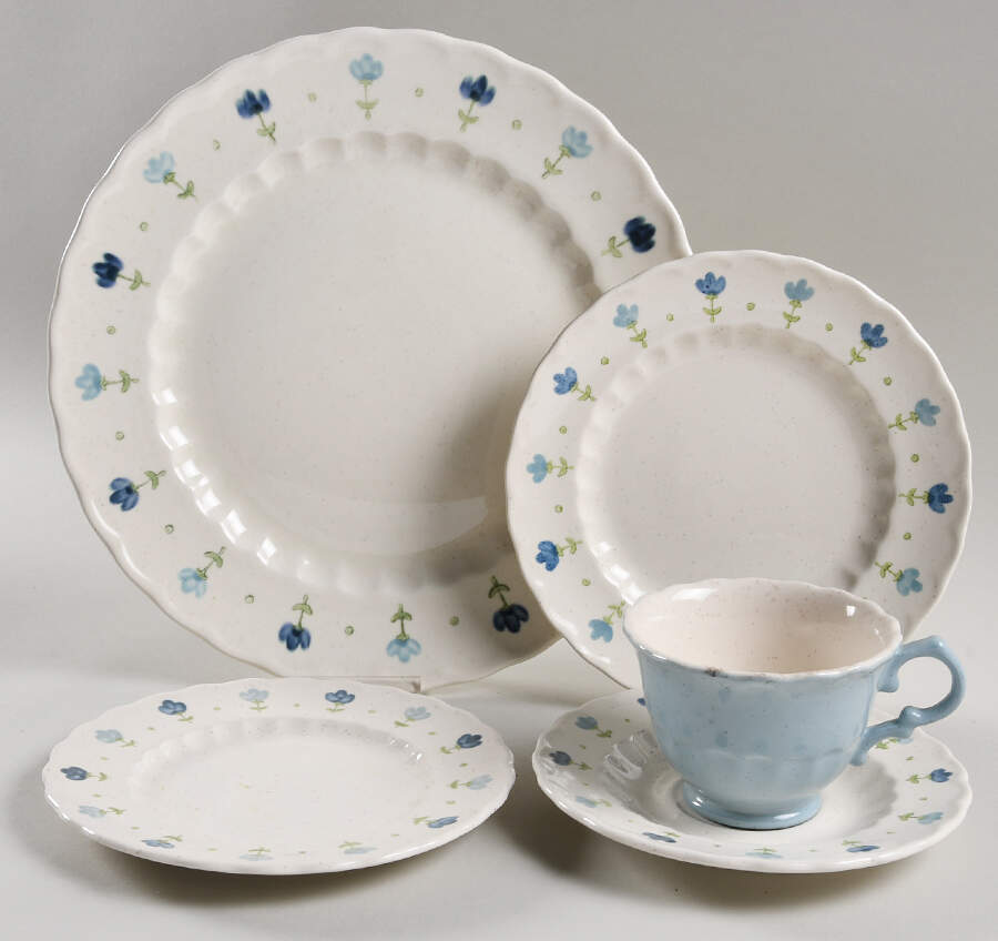 True Blue 4 Piece Place Setting by Metlox - Poppytrail - Vernon-1