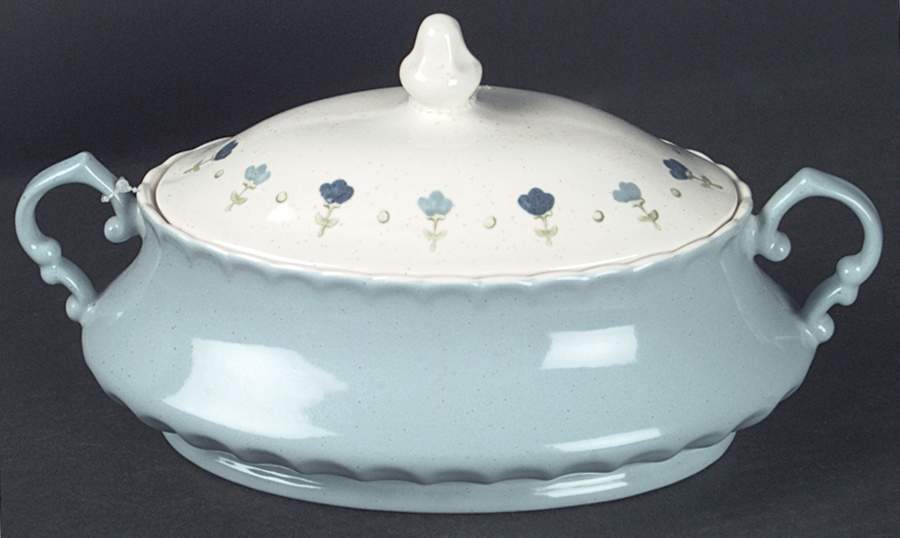 True Blue 1.25 Quart Oval Covered Casserole by Metlox - Poppytrail - Vernon-1