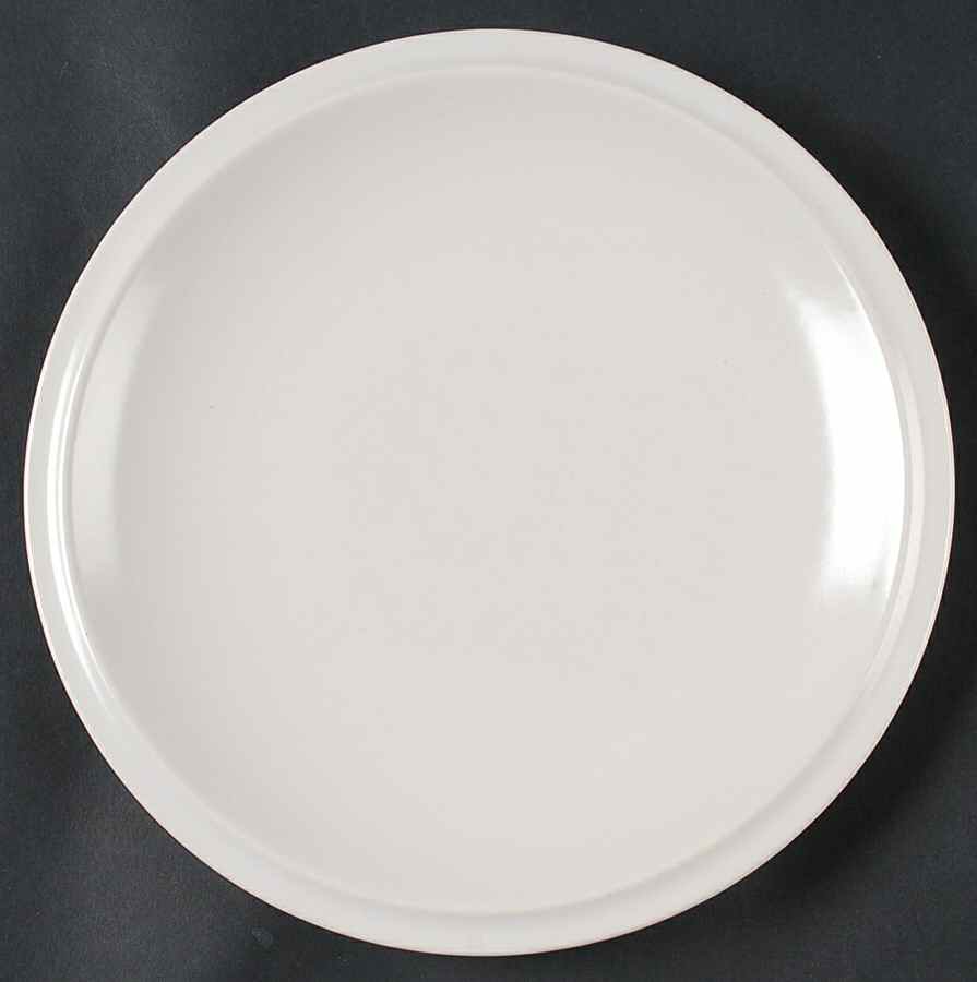 Ultra California Ivory (Gardenia) Luncheon Plate by Metlox - Poppytrail - Vernon-1