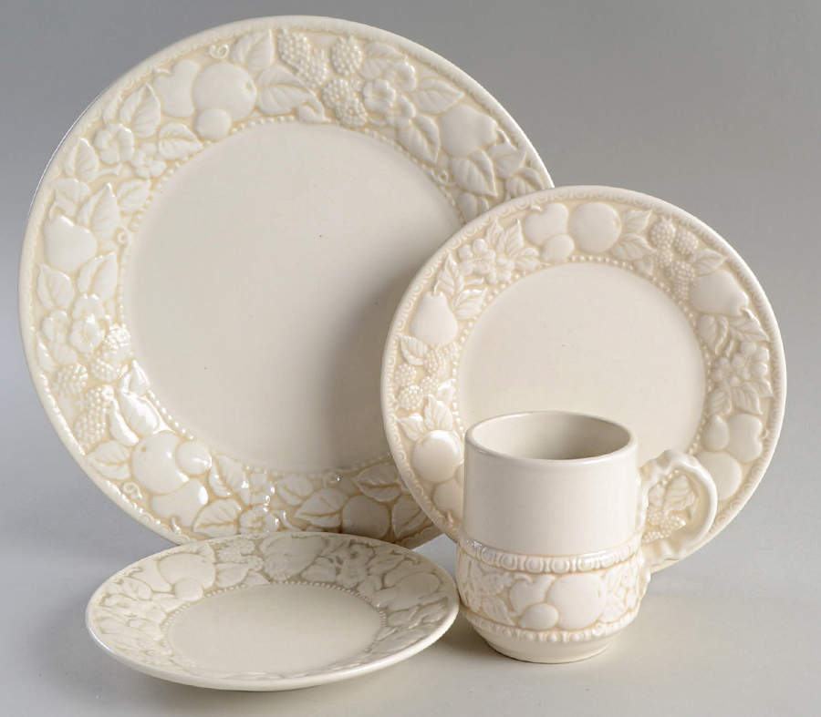 Vernon Antiqua 4 Piece Place Setting by Metlox - Poppytrail - Vernon-1