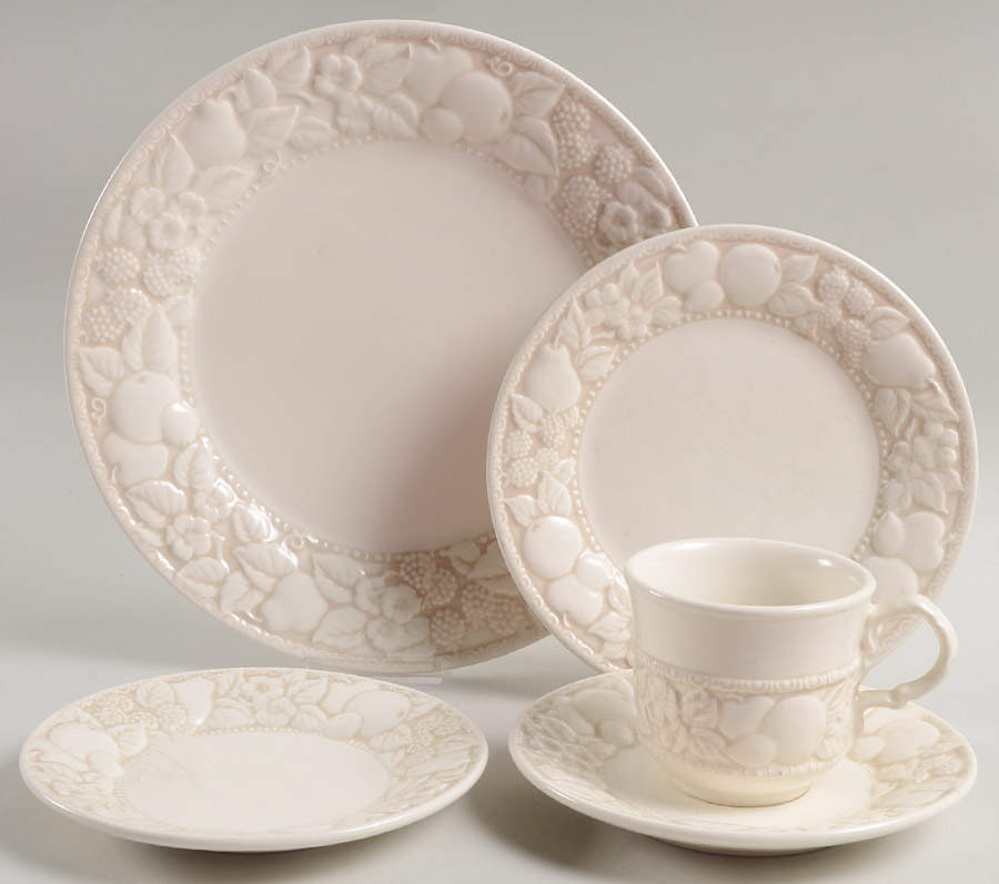 Vernon Antiqua 5 Piece Place Setting by Metlox - Poppytrail - Vernon-1