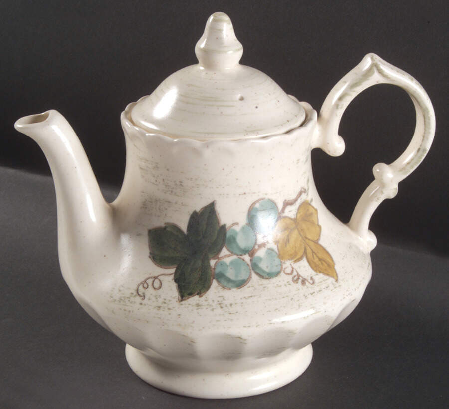 Vineyard Teapot & Lid by Metlox - Poppytrail - Vernon-1