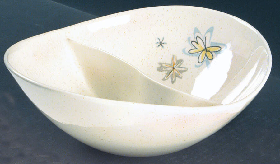 Young In Heart 9" Oval Divided Vegetable Bowl by Metlox - Poppytrail - Vernon-1