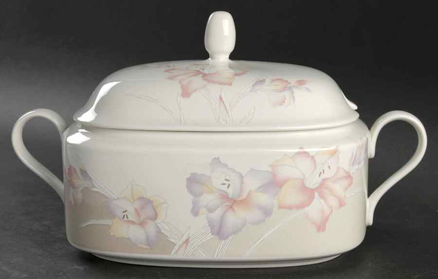 Acacia 1.5 Quart Oval Covered Casserole by Mikasa-1
