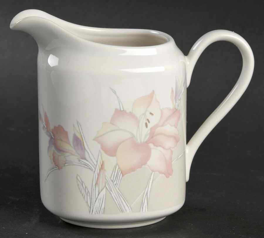 Acacia Creamer by Mikasa-1