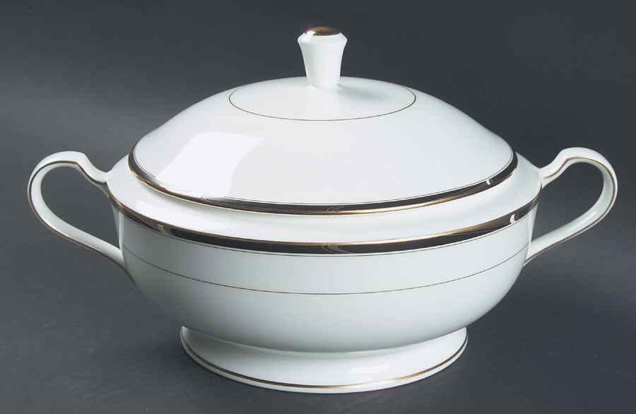 Academy Round Covered Vegetable by Mikasa-1