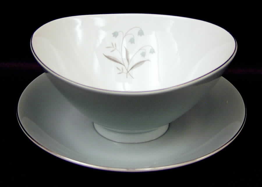Accent Gravy Boat with Attached Underplate by Mikasa-1