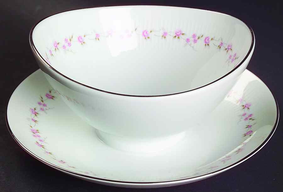 Adore Gravy Boat with Attached Underplate by Mikasa-1