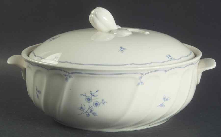 Alexandria 1.5 Qt Round Covered Casserole by Mikasa-1