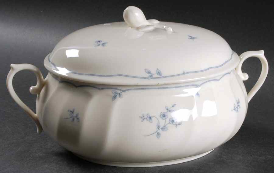 Alexandria 1.25 Quart Oval Covered Casserole by Mikasa-1