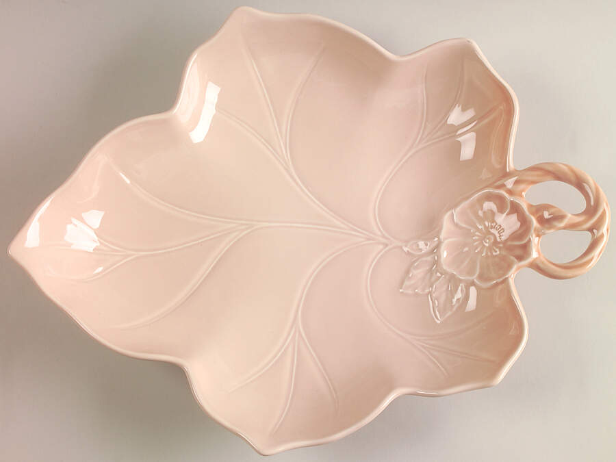 Amaryllis Large Leaf Dish by Mikasa-1