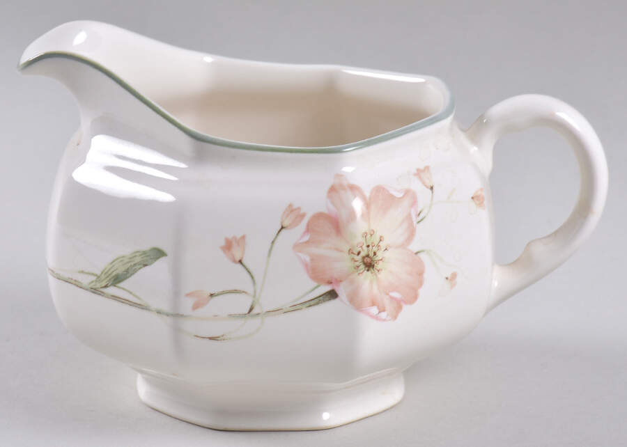 Amsterdam Gravy Boat by Mikasa-1