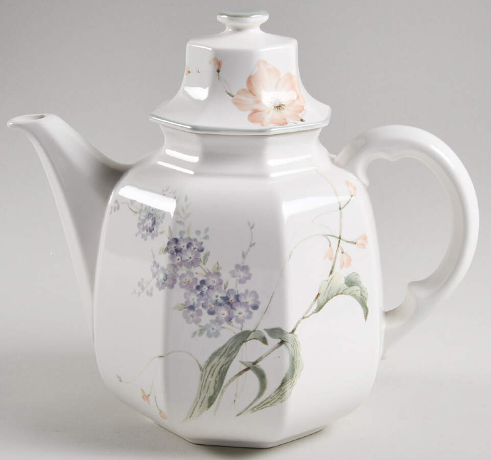 Amsterdam Coffee Pot & Lid by Mikasa-1
