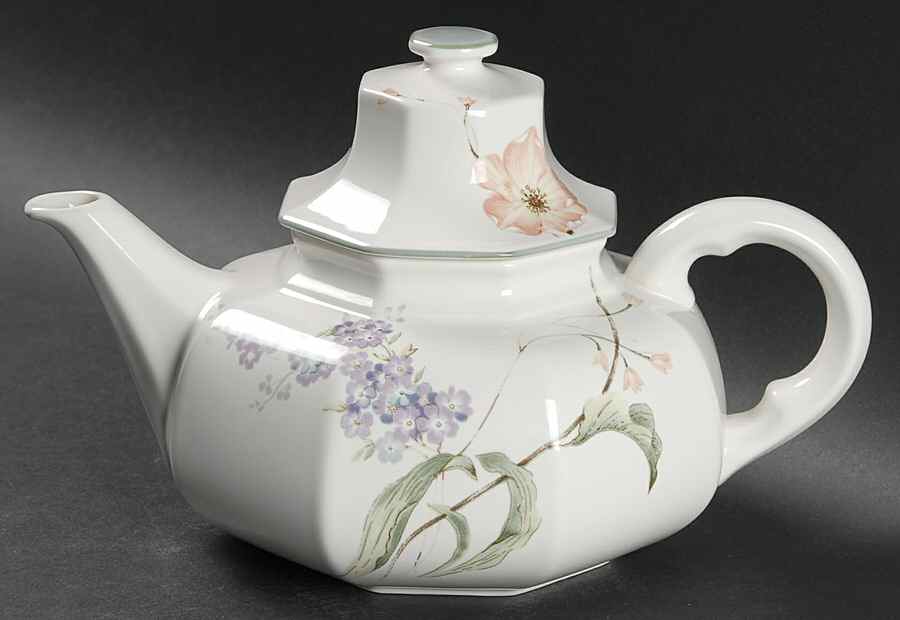 Amsterdam Teapot & Lid by Mikasa-1