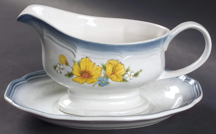 Amy Gravy Boat & Underplate by Mikasa-1