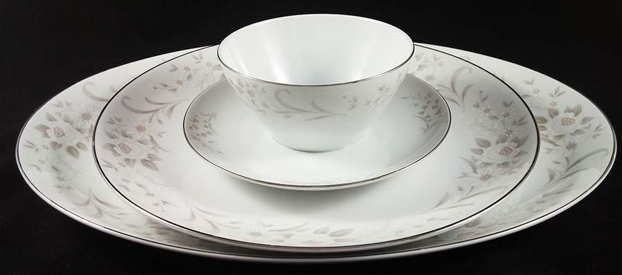 Annette Gravy Boat with Attached Underplate by Mikasa-1