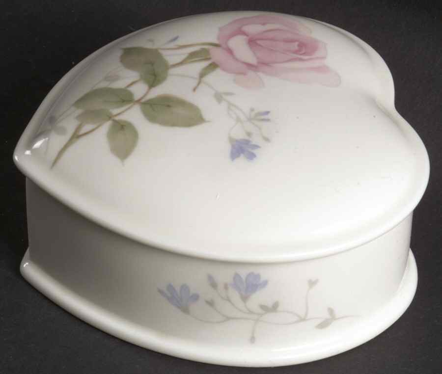 April Rose Large Heart Shape Box with Lid by Mikasa-1