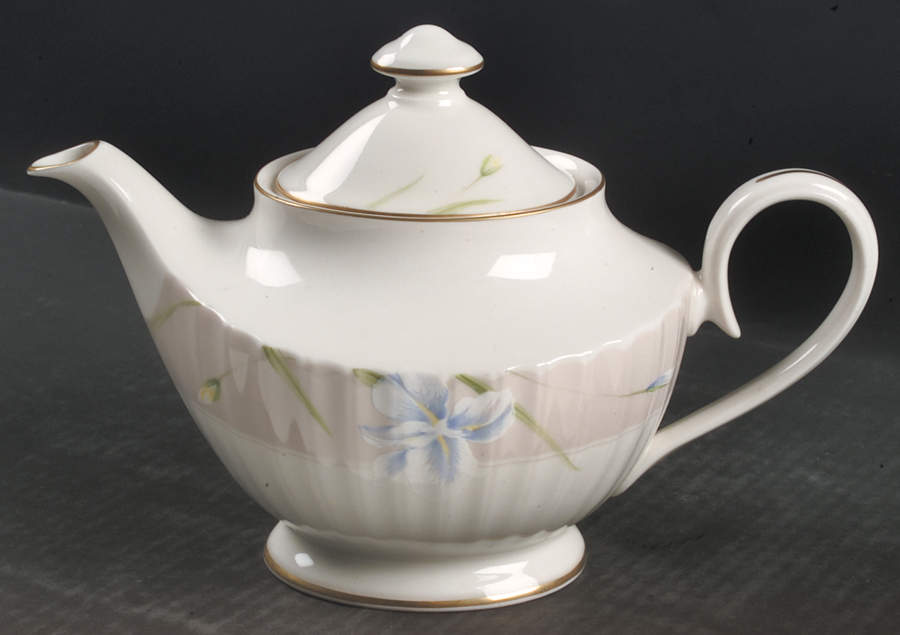 Ballantyne Teapot & Lid by Mikasa-1