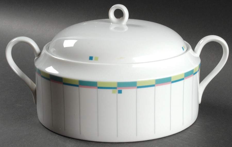 Baronet 2.5 Qt Round Covered Casserole by Mikasa-1
