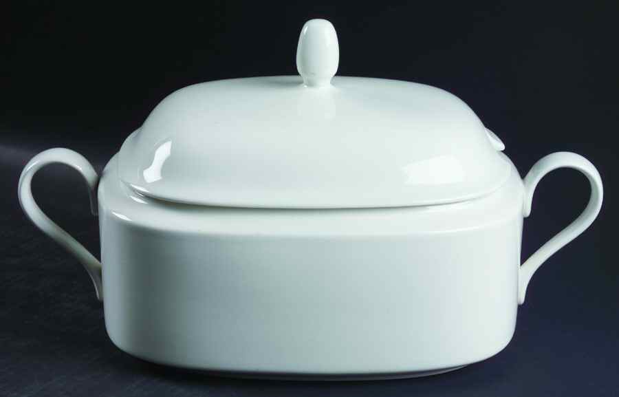 Basic White 2.5 Quart Oval Covered Casserole by Mikasa-1
