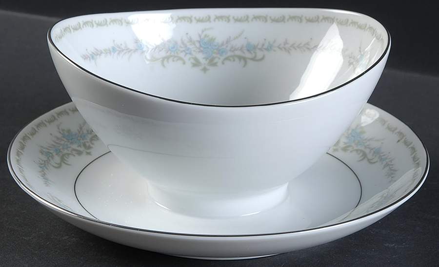 Beatrix Gravy Boat with Attached Underplate by Mikasa-1