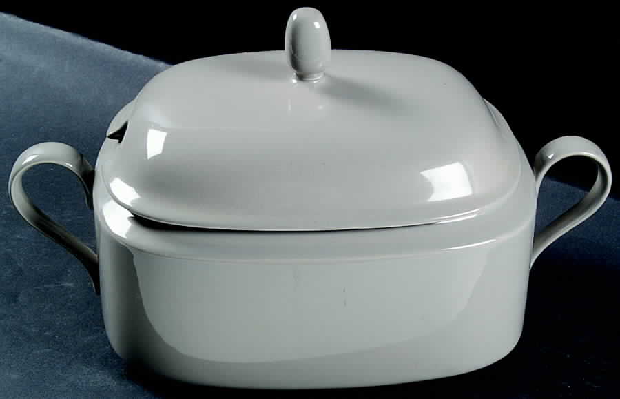 Bedford Beige 2.5 Quart Oval Covered Casserole by Mikasa-1