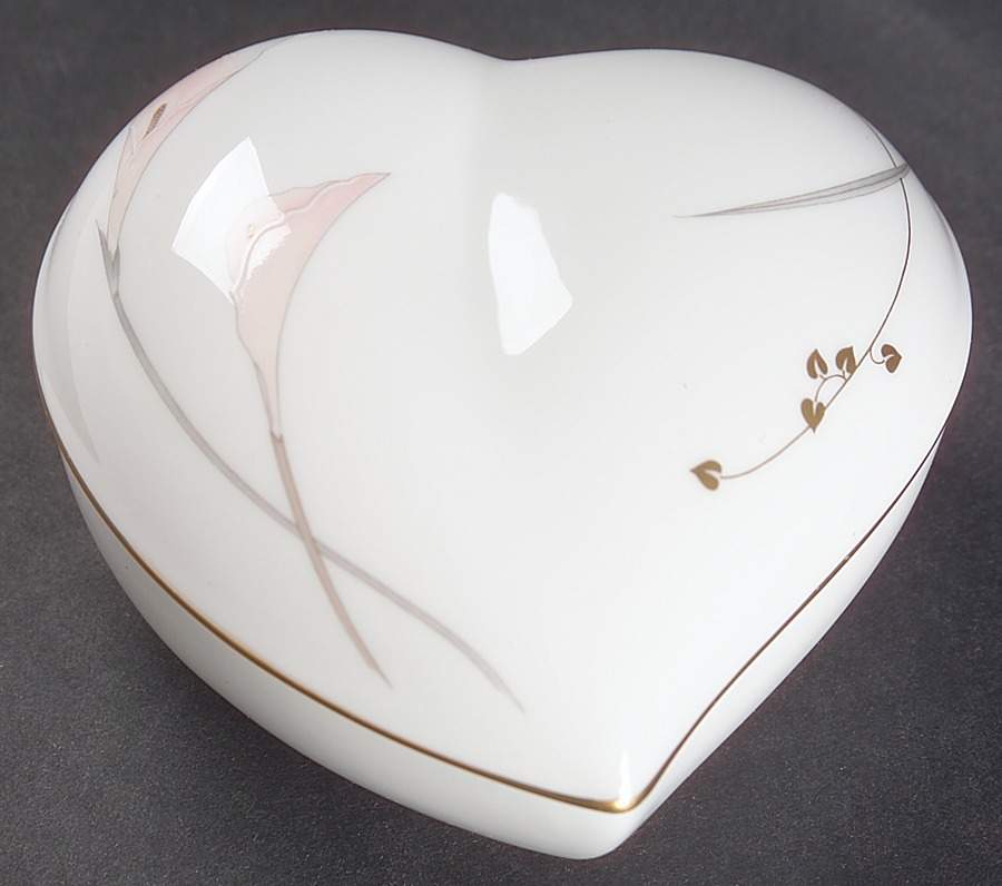 Bellamy Heart Shape Box & Lid by Mikasa-1