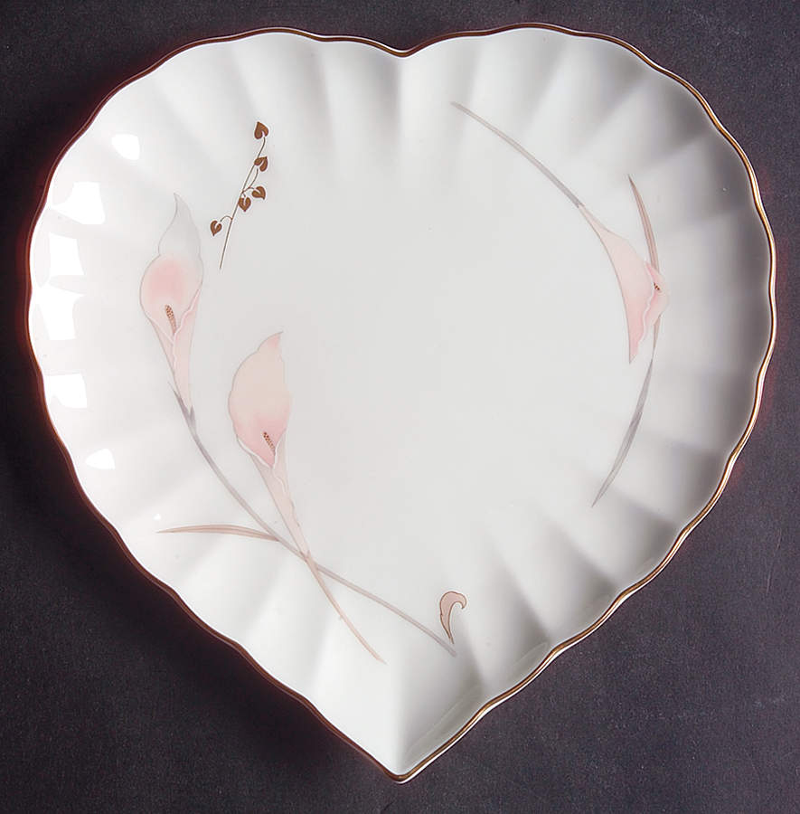 Bellamy Heart Shaped Dish by Mikasa-1
