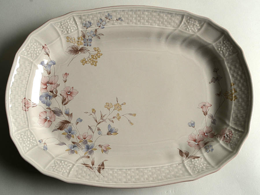 Bella Maria 15" Oval Serving Platter by Mikasa-1