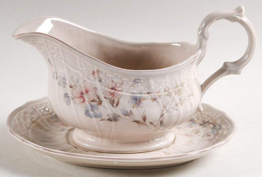 Bella Maria Gravy Boat & Underplate by Mikasa-1
