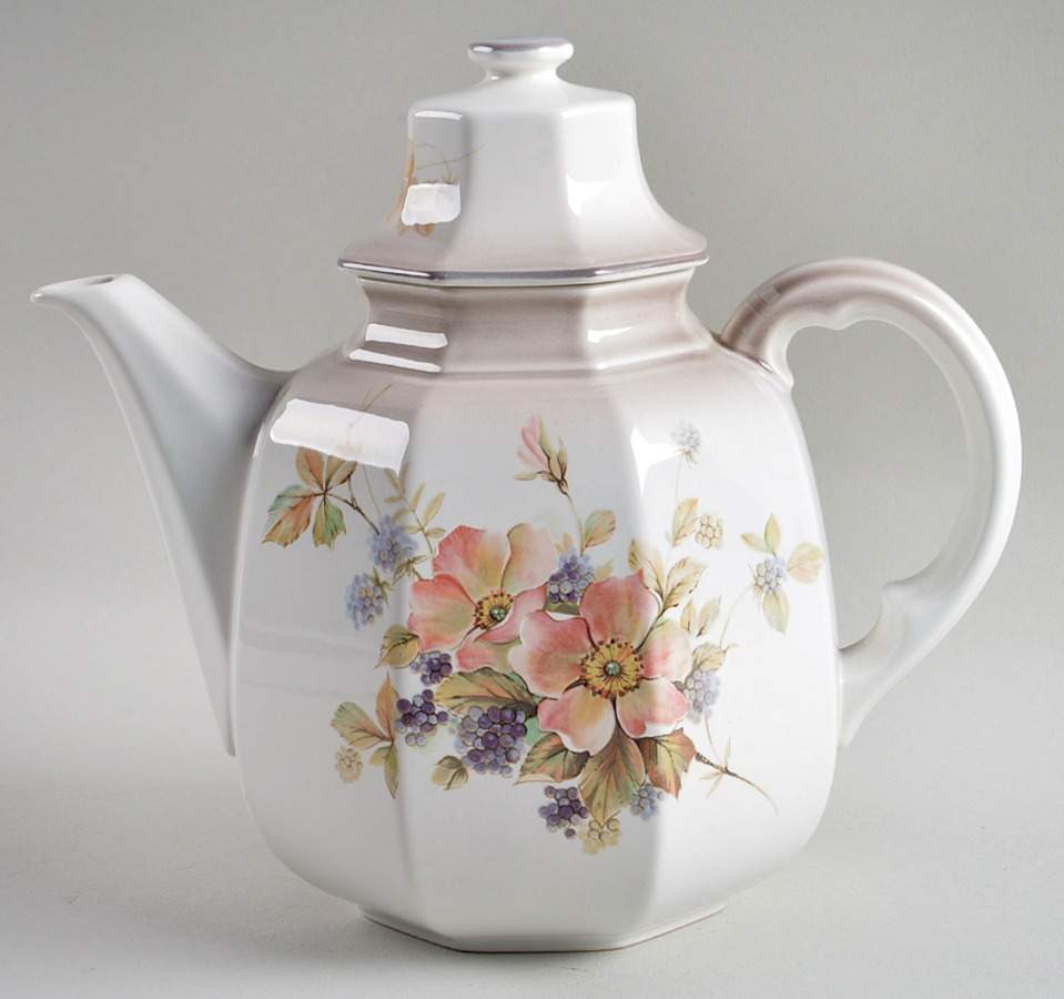 Black Berries Teapot & Lid by Mikasa-1