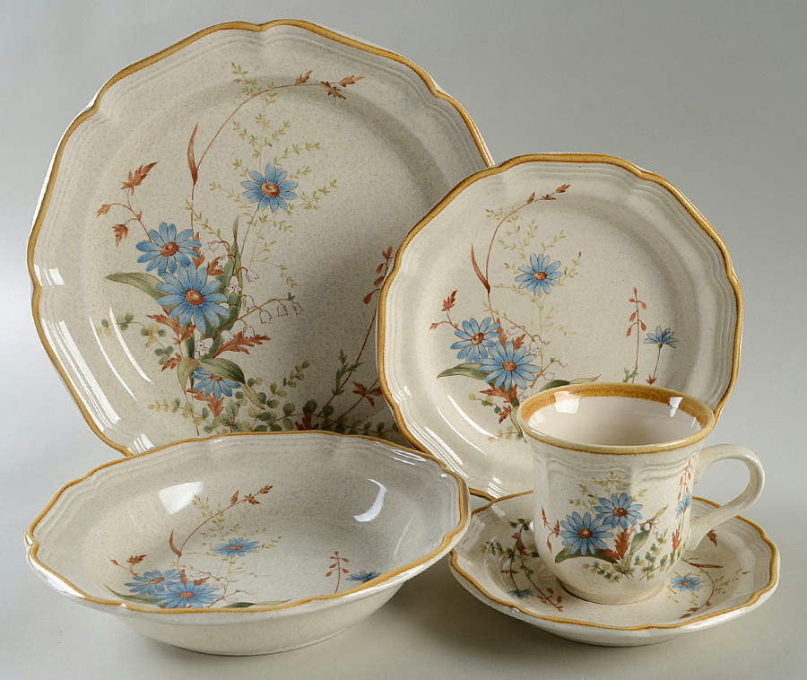 Blue Daisies 5 Piece Place Setting by Mikasa-1