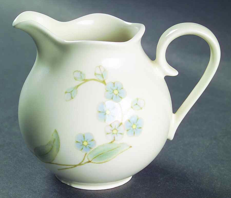 Blue Eyes Creamer by Mikasa-1