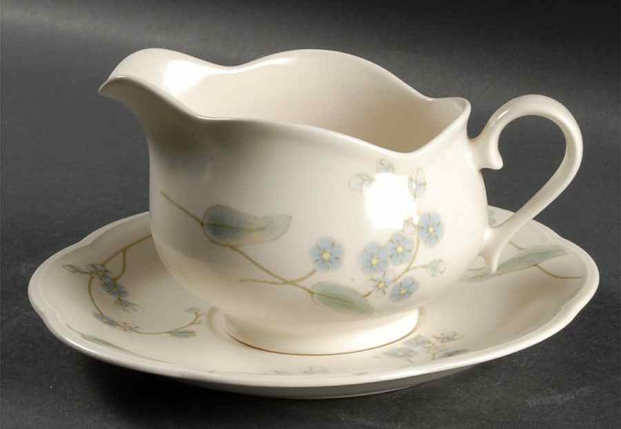 Blue Eyes Gravy Boat & Underplate by Mikasa-1