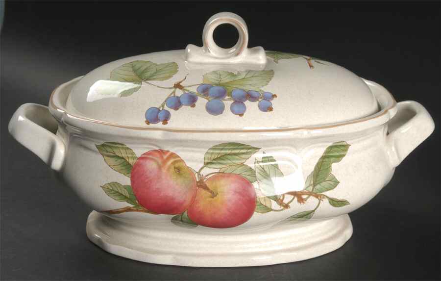 Bon Apetit 2.5 Quart Oval Covered Casserole by Mikasa-1