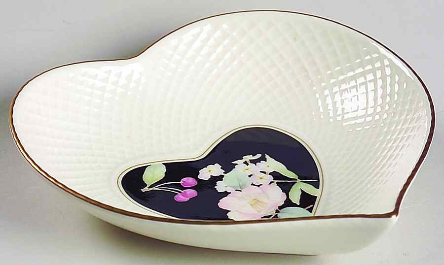 Botanica Black Heart Shaped Dish by Mikasa-1