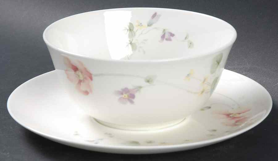 Bon Vivant Gravy Boat with Attached Underplate by Mikasa-1