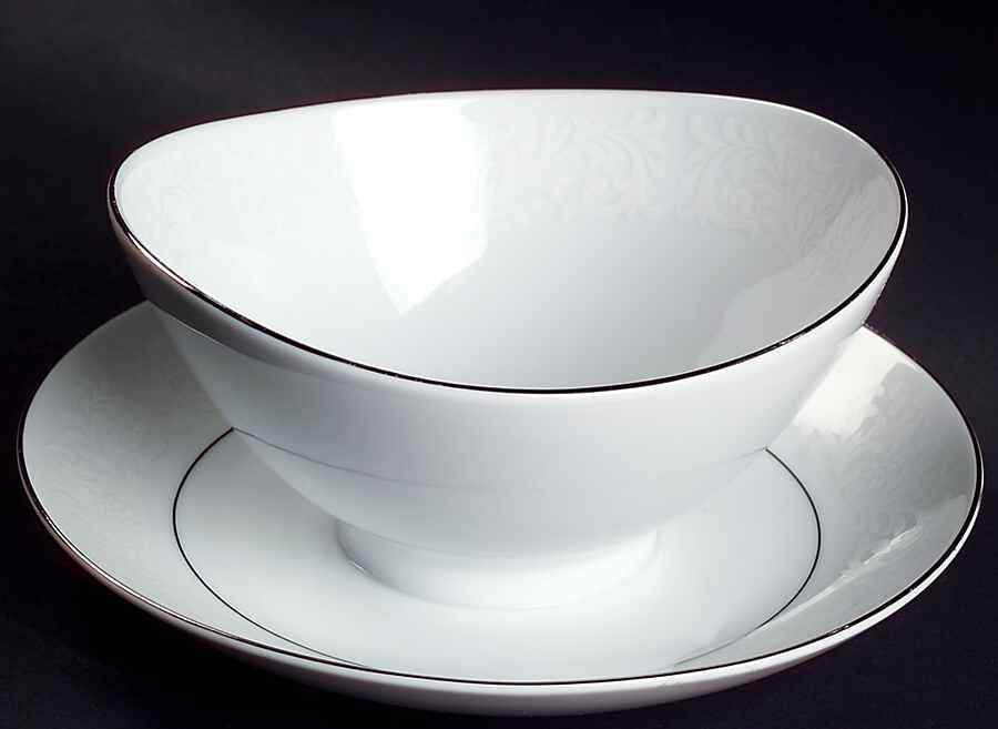 Bridal Veil Gravy Boat with Attached Underplate by Mikasa-1