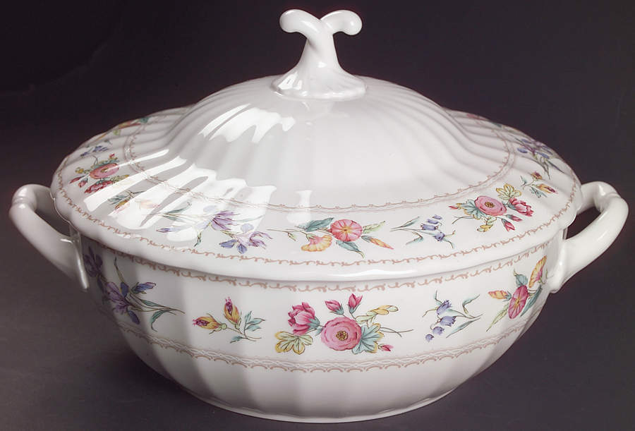 Brywood 2 Qt Round Covered Casserole by Mikasa-1