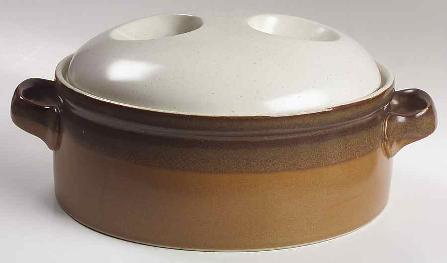 Buckskin 3 Quart Round Covered Casserole by Mikasa-1