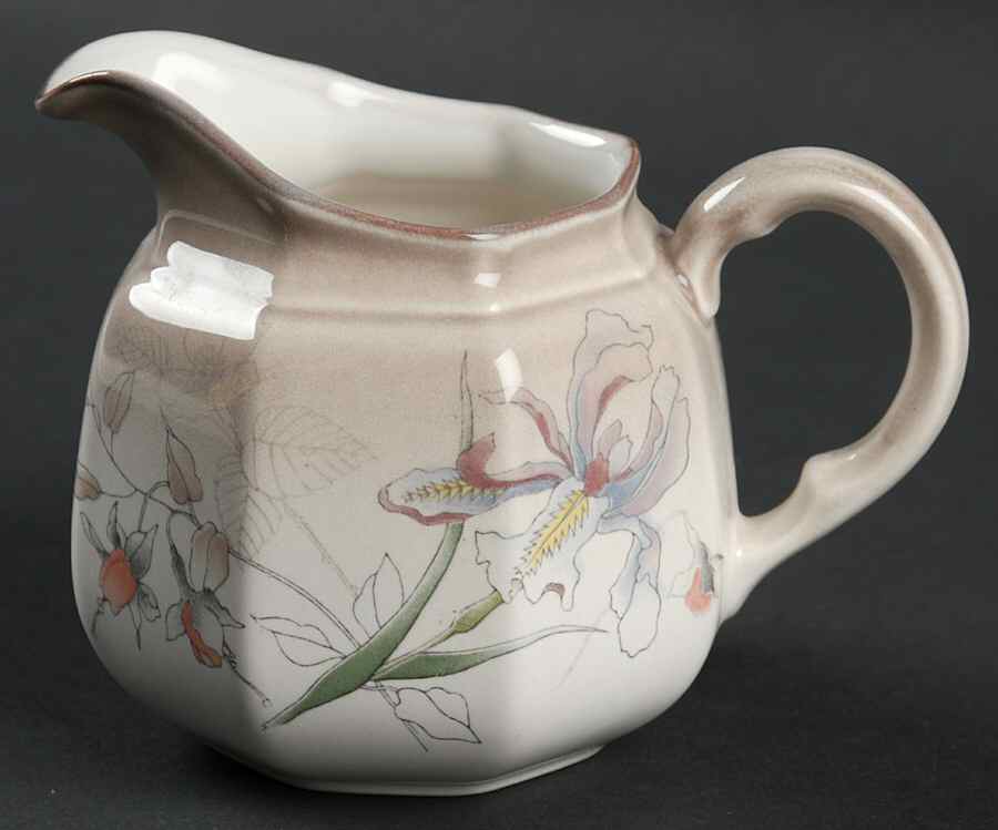 Casa Grande Creamer by Mikasa-1